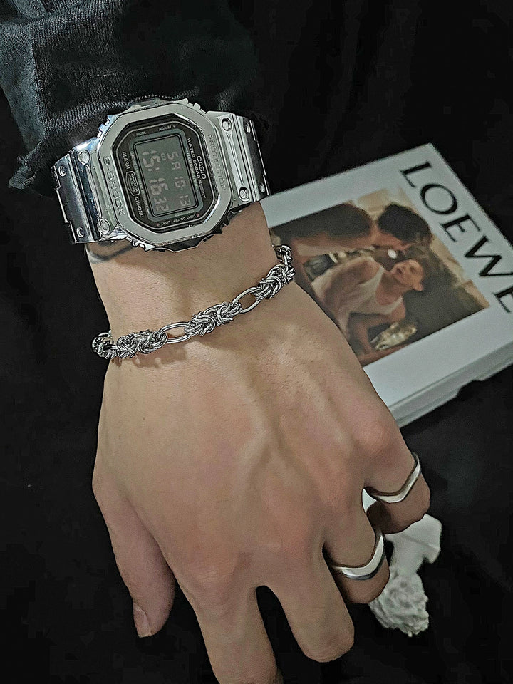 S8 No. 604 Wire Knot Bracelet