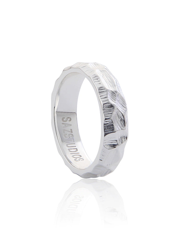 S8 No. 609 Hammered Ring