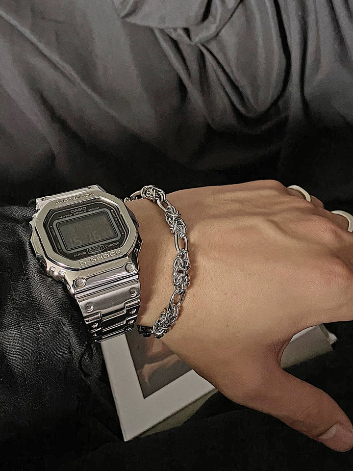 S8 No. 604 Wire Knot Bracelet